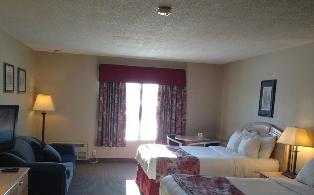 Petawawa River Inn & Suites Esterno foto