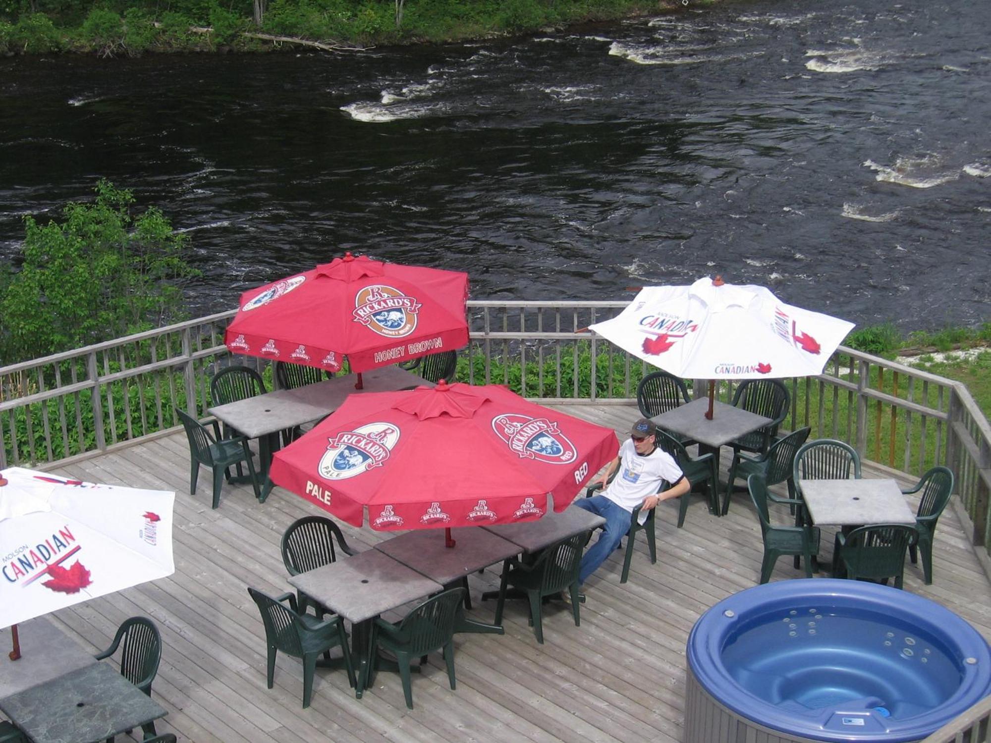 Petawawa River Inn & Suites Esterno foto